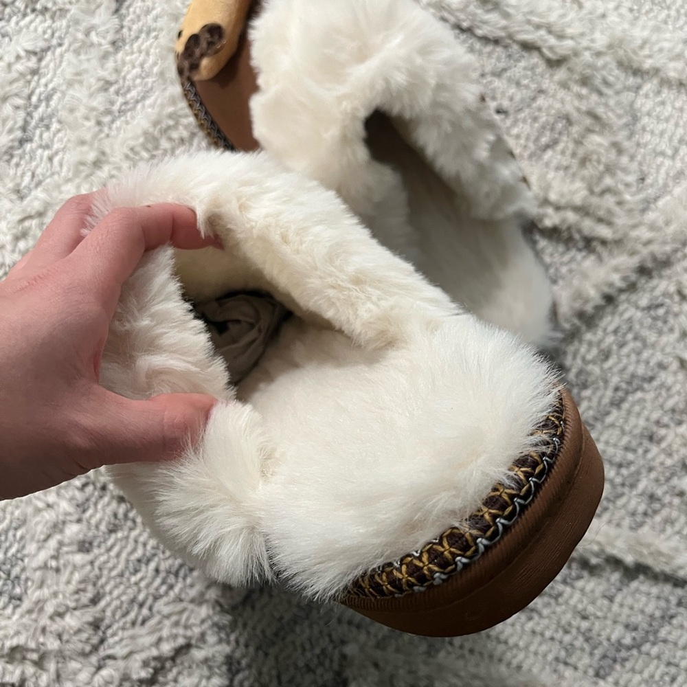 Hello Kitty Slippers - Picture 4 of 4